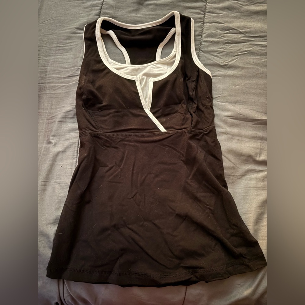 Black and White razor back yoga top.